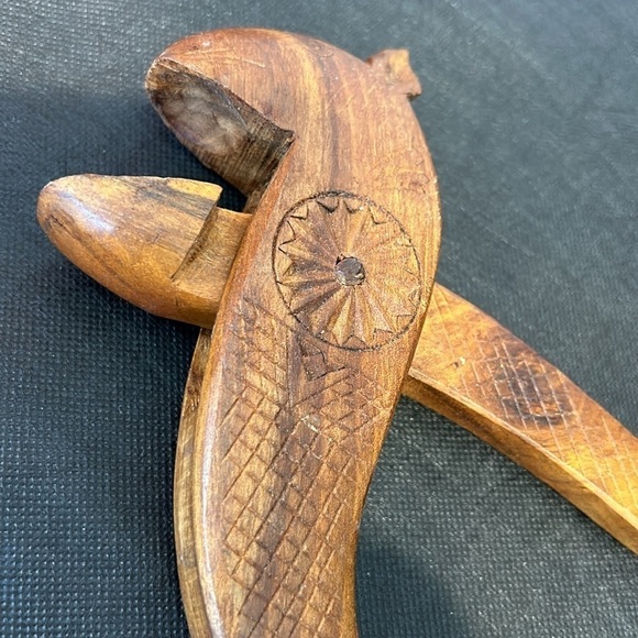 Vintage hand Carved Squirrel Wooden Nut Cracker Plier Design Detailed Folk art - Picture 4 of 10
